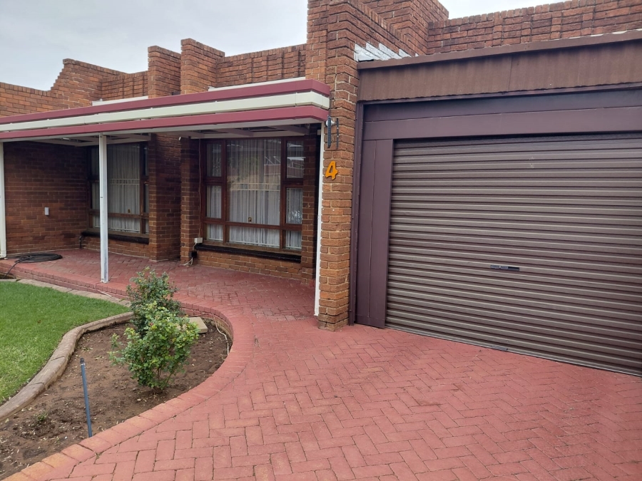 3 Bedroom Property for Sale in Pellissier Free State